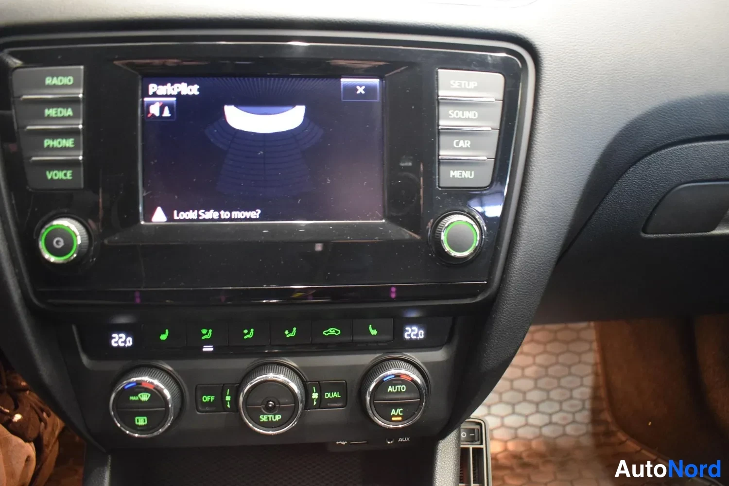 Valkoinen Skoda Octavia 2014, ulkokuva 15 – Raisio