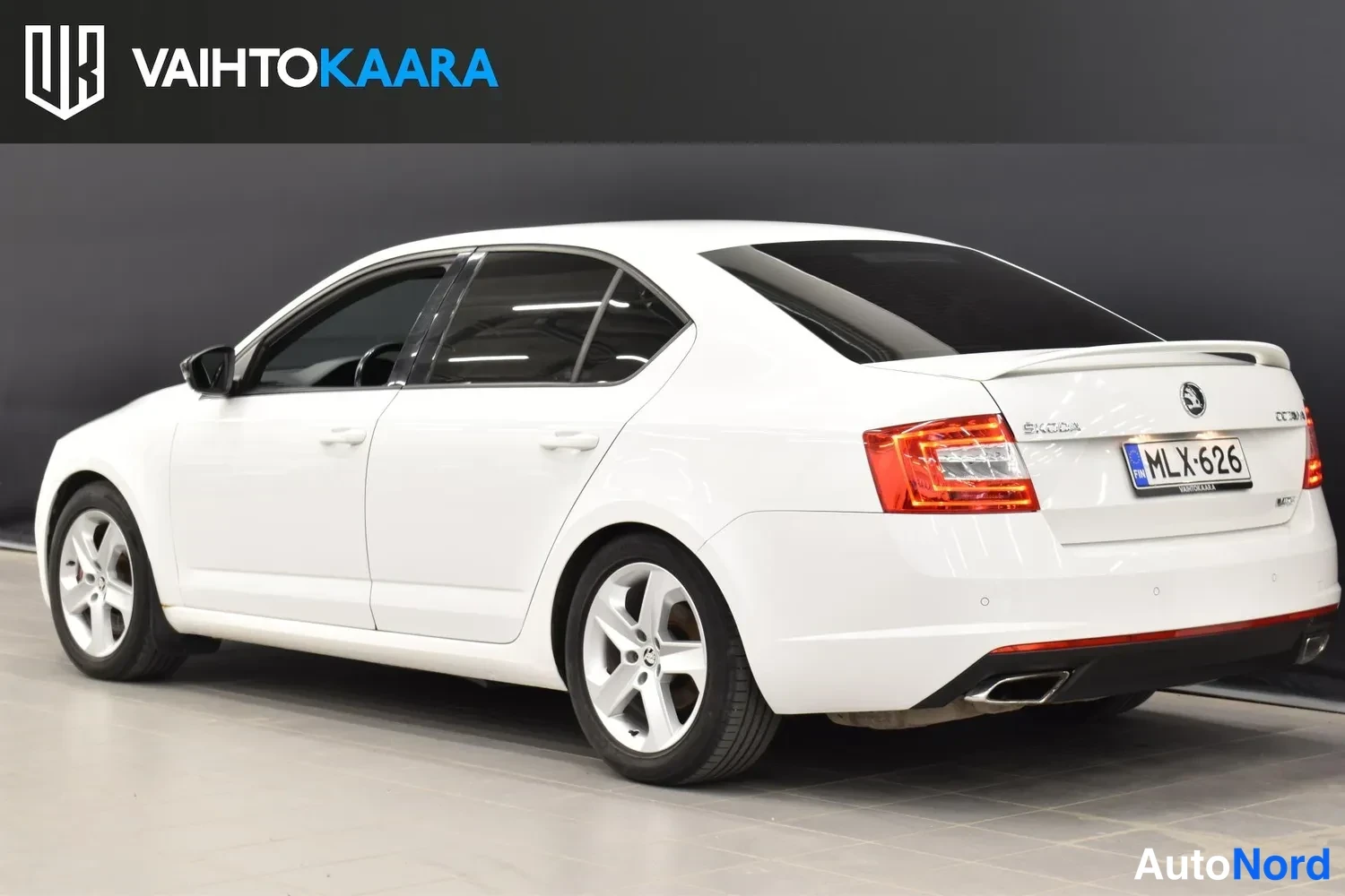 Valkoinen Skoda Octavia 2014, ulkokuva 3 – Raisio