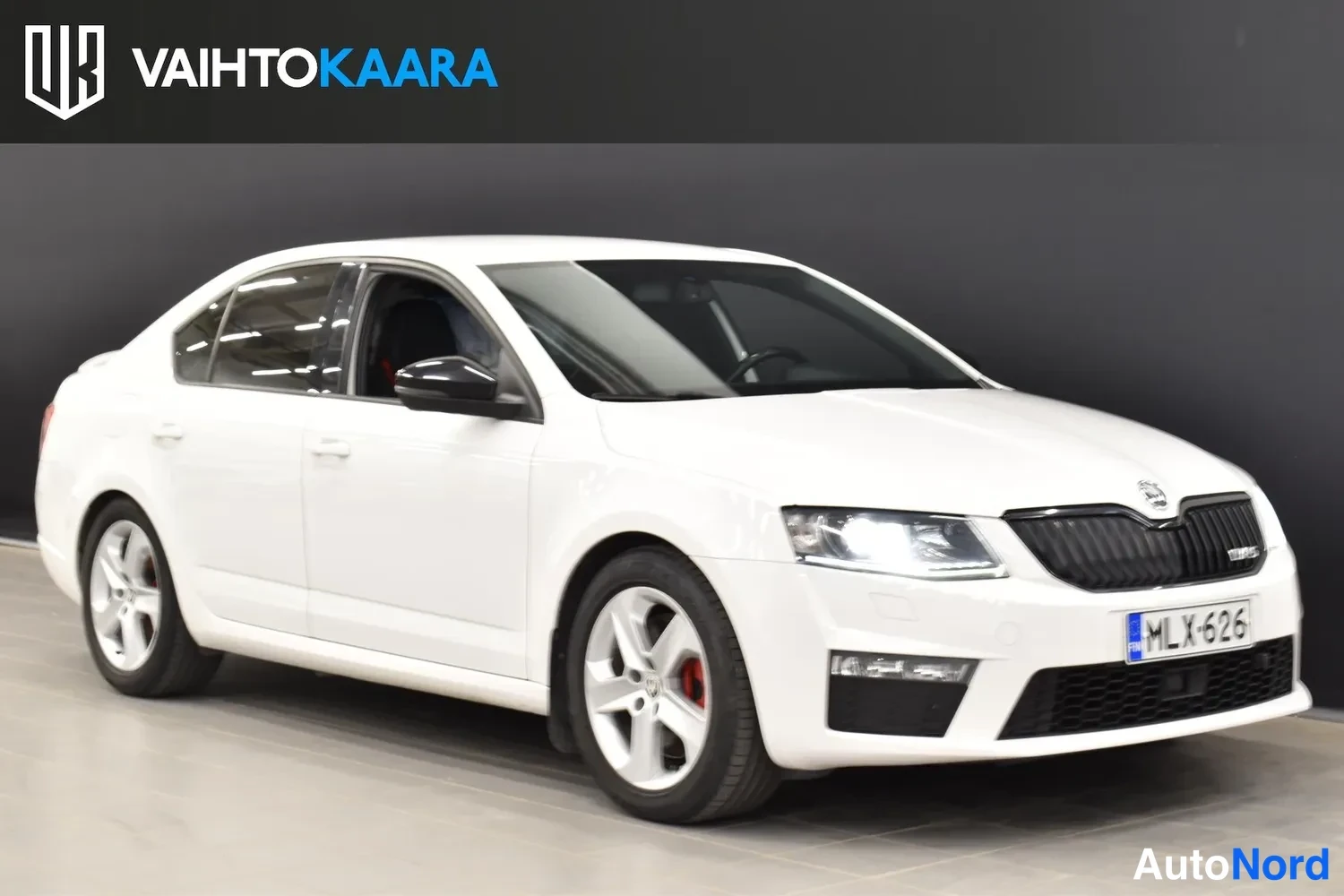 Valkoinen Skoda Octavia 2014, ulkokuva 4 – Raisio