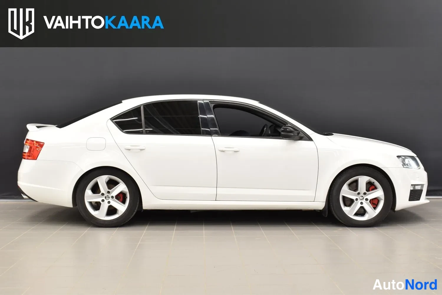 Valkoinen Skoda Octavia 2014, ulkokuva 5 – Raisio