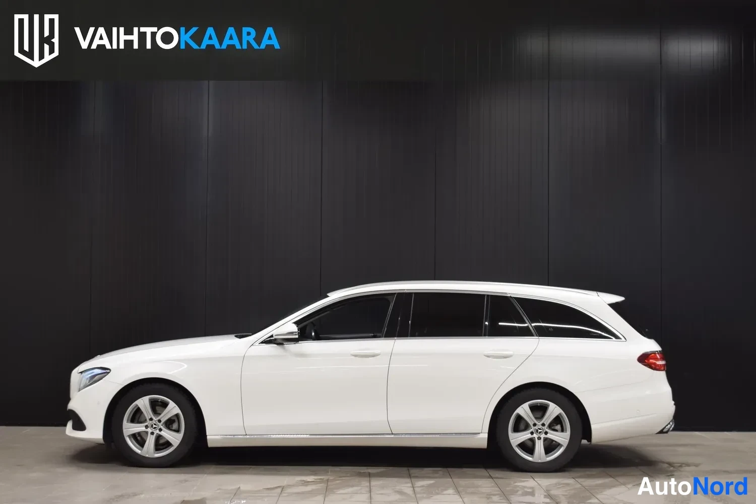 Valkoinen Mercedes-Benz E 220 d 2017, ulkokuva 2 – Raisio