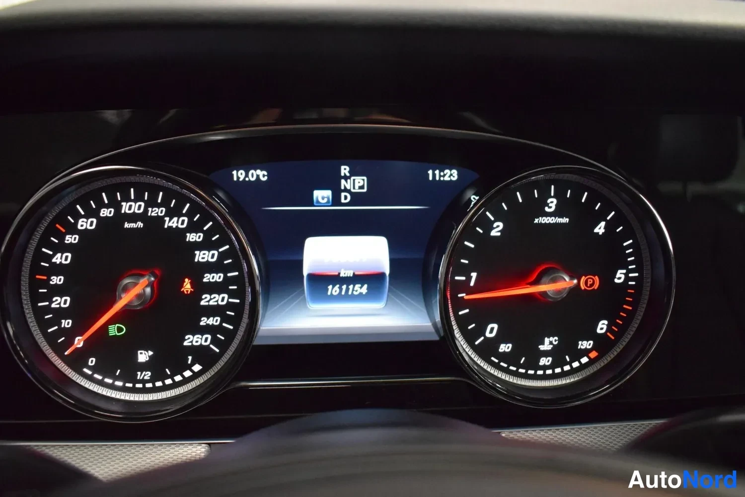 Valkoinen Mercedes-Benz E 220 d 2017, ulkokuva 16 – Raisio