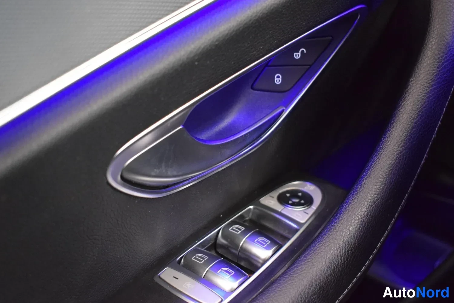 Valkoinen Mercedes-Benz E 220 d 2017, ulkokuva 18 – Raisio