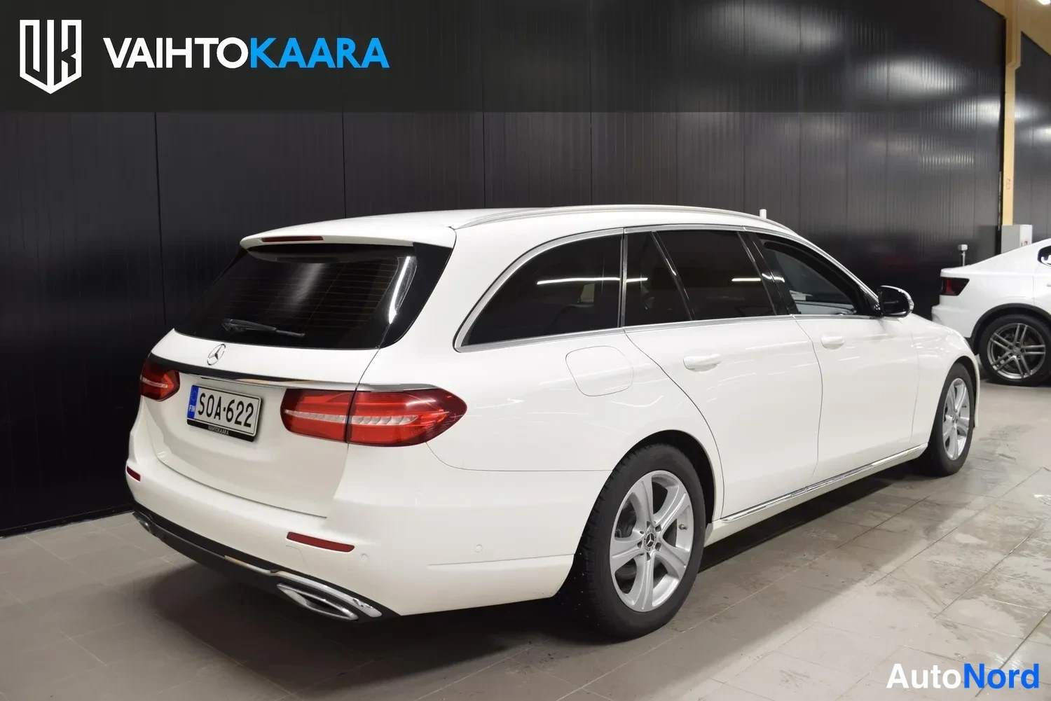 Valkoinen Mercedes-Benz E 220 d 2017, ulkokuva 4 – Raisio