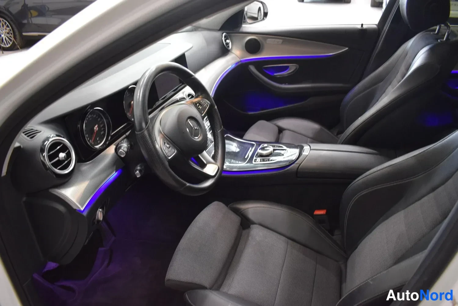 Valkoinen Mercedes-Benz E 220 d 2017, ulkokuva 8 – Raisio