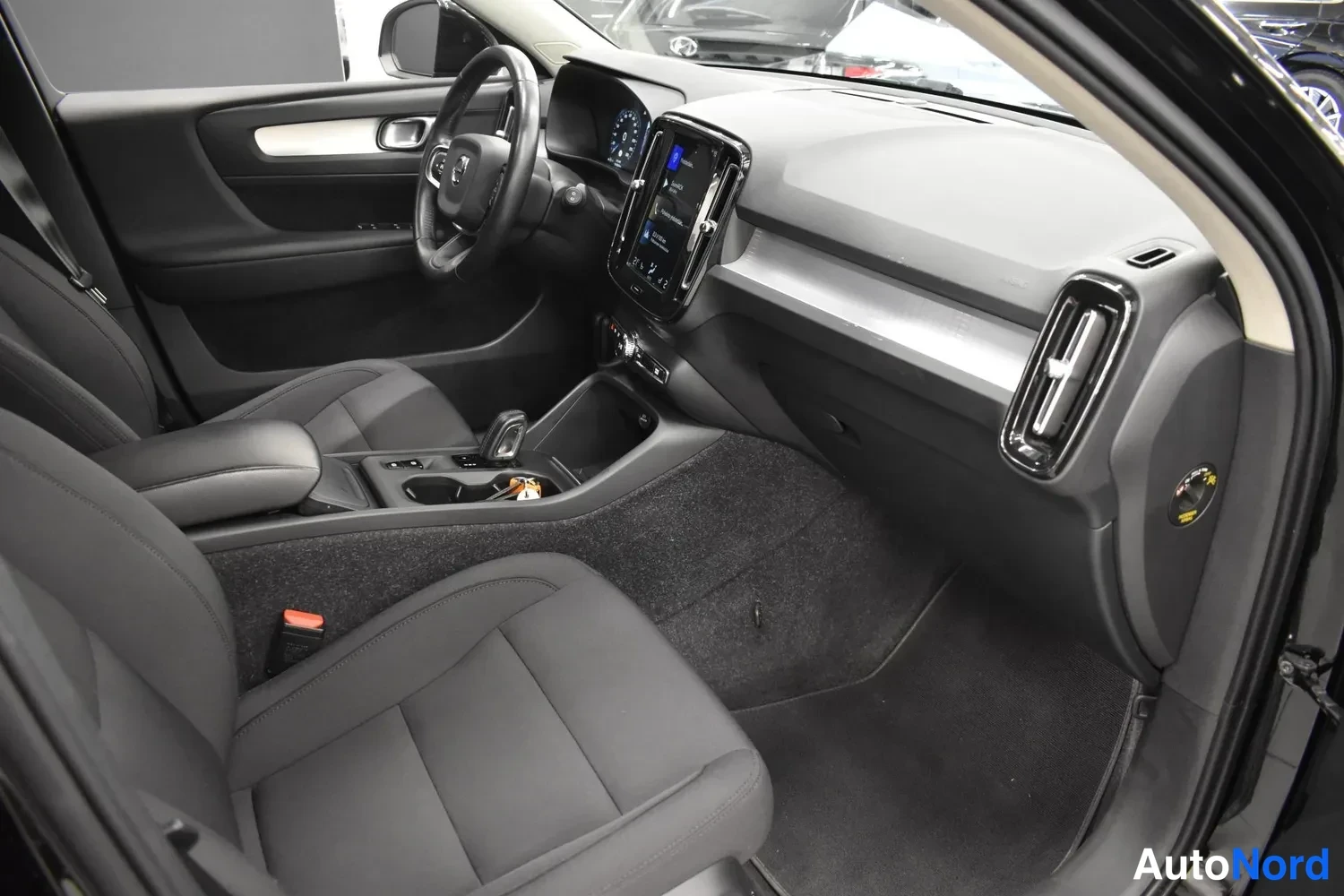 Musta Volvo XC40 2020, ulkokuva 11 – Raisio