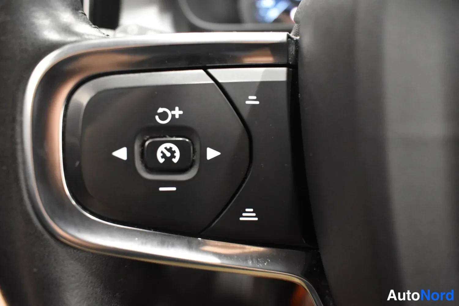 Musta Volvo XC40 2020, ulkokuva 15 – Raisio