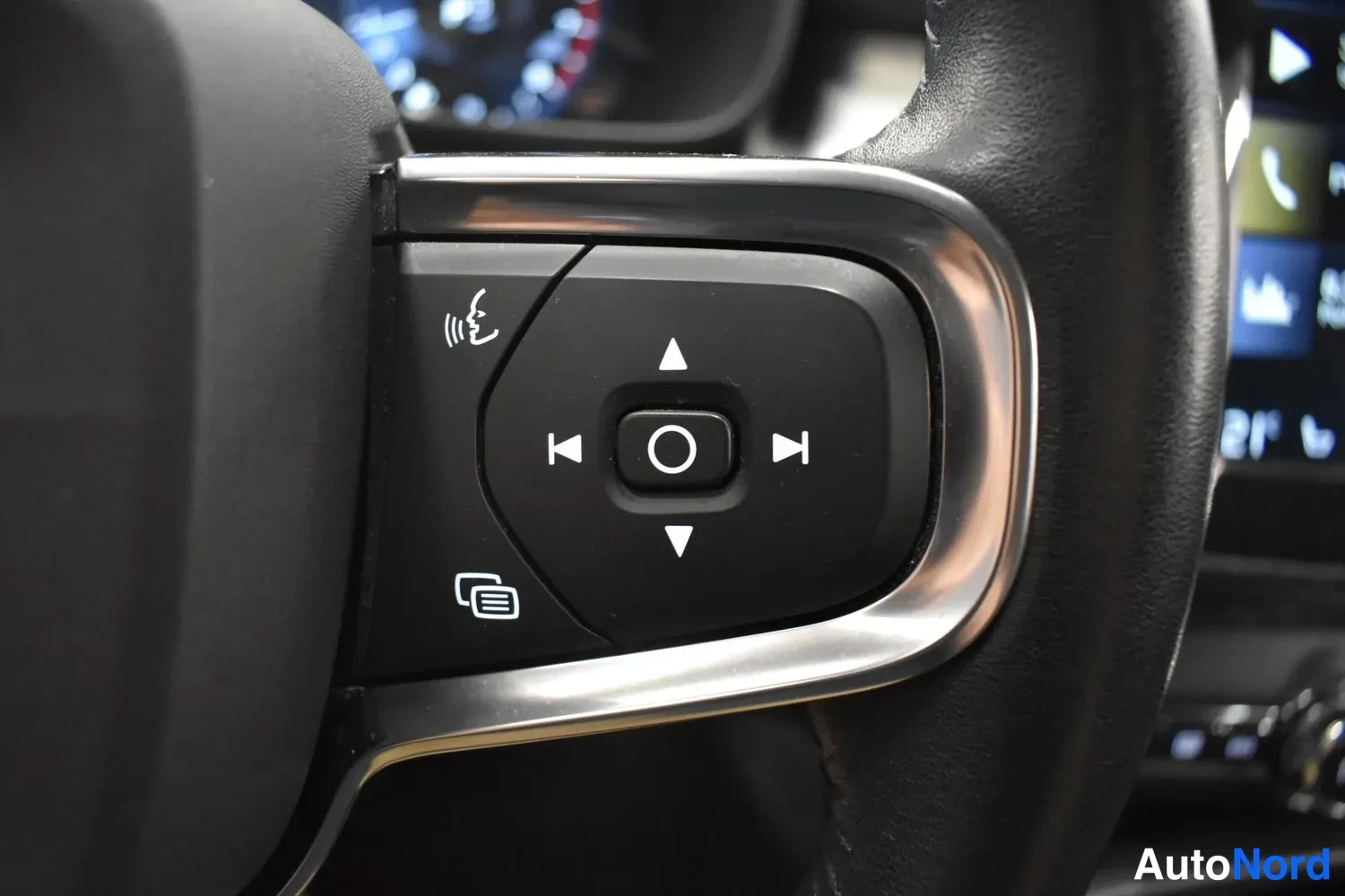 Musta Volvo XC40 2020, ulkokuva 16 – Raisio