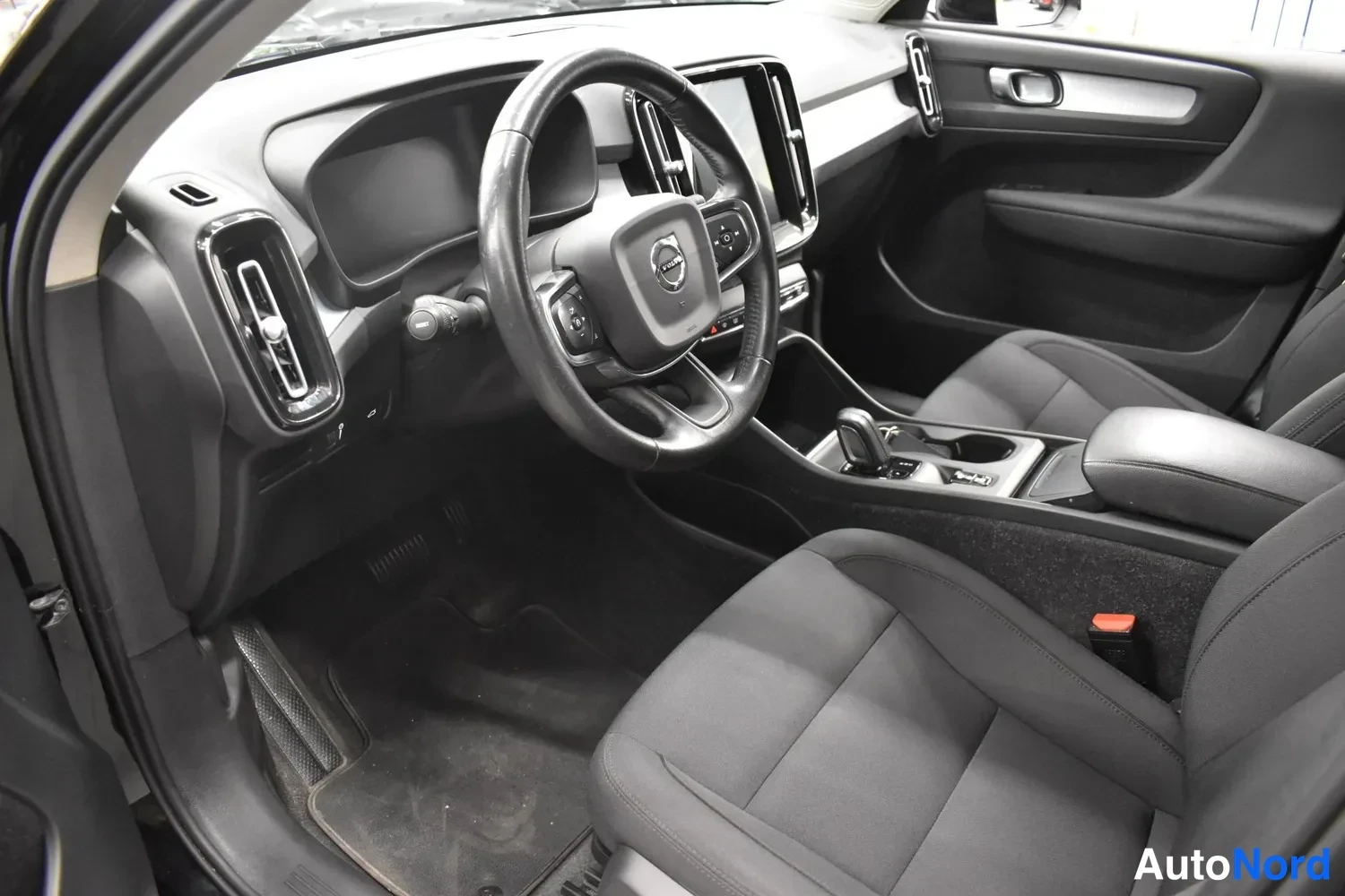 Musta Volvo XC40 2020, ulkokuva 8 – Raisio