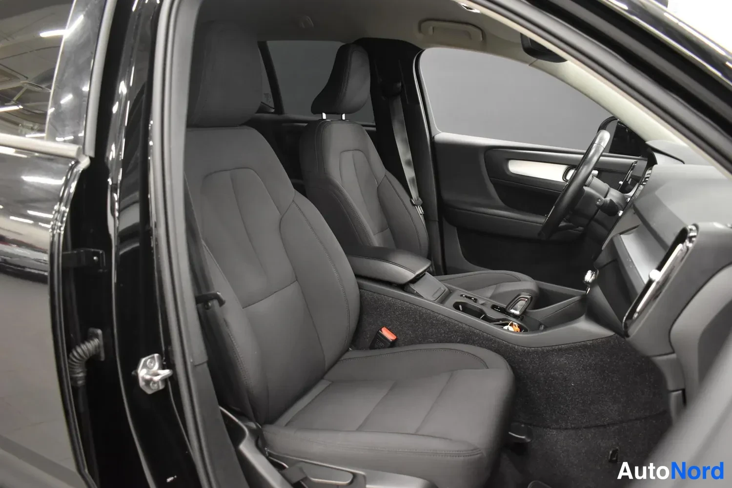 Musta Volvo XC40 2020, ulkokuva 10 – Raisio