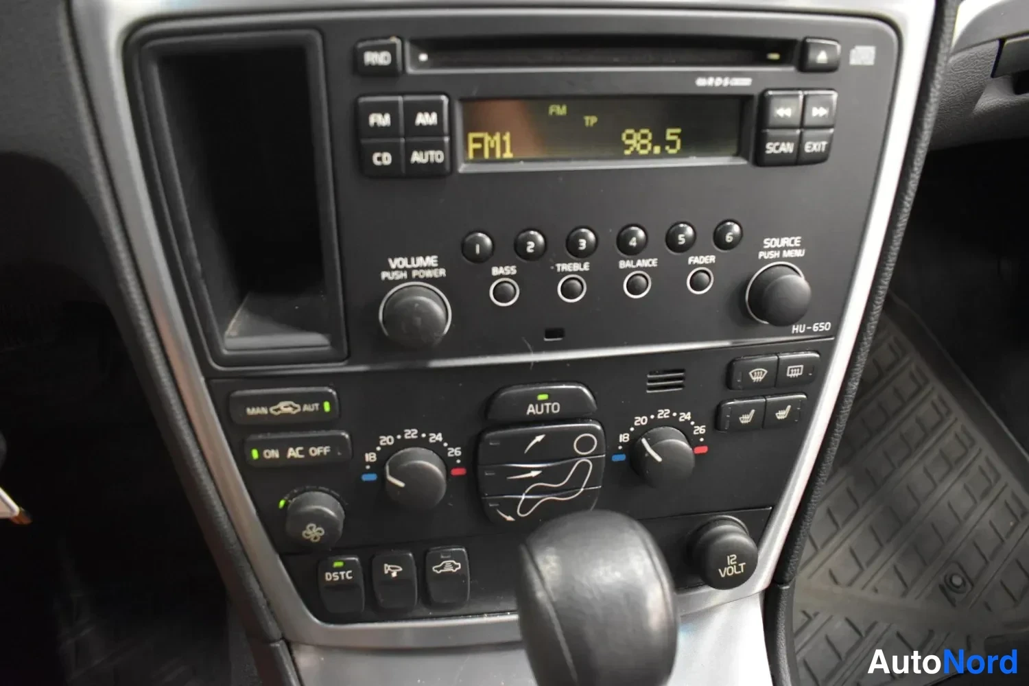 Keltainen Volvo V70 2006, ulkokuva 13 – Raisio
