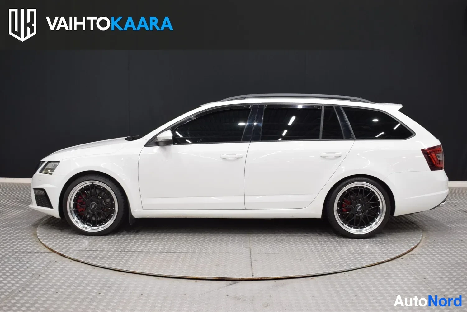 Valkoinen Skoda Octavia 2018, ulkokuva 2 – Raisio