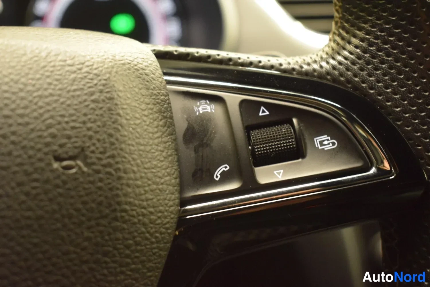 Valkoinen Skoda Octavia 2018, ulkokuva 13 – Raisio