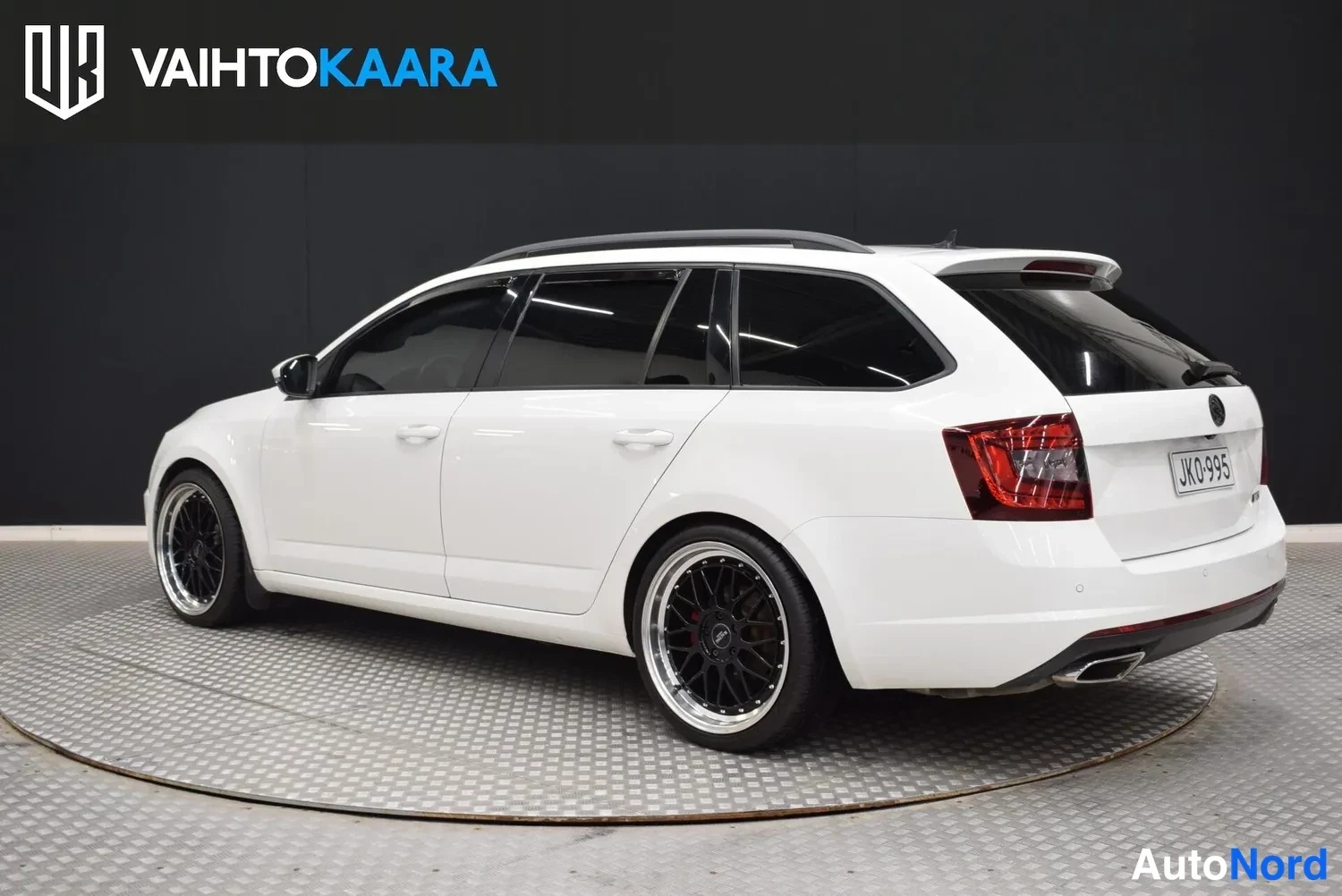 Valkoinen Skoda Octavia 2018, ulkokuva 3 – Raisio