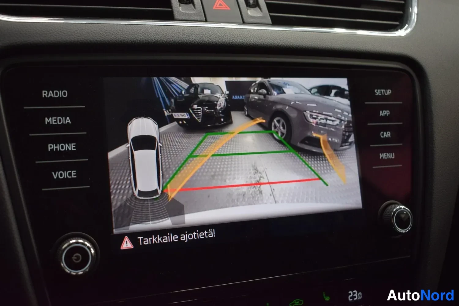Valkoinen Skoda Octavia 2018, ulkokuva 25 – Raisio
