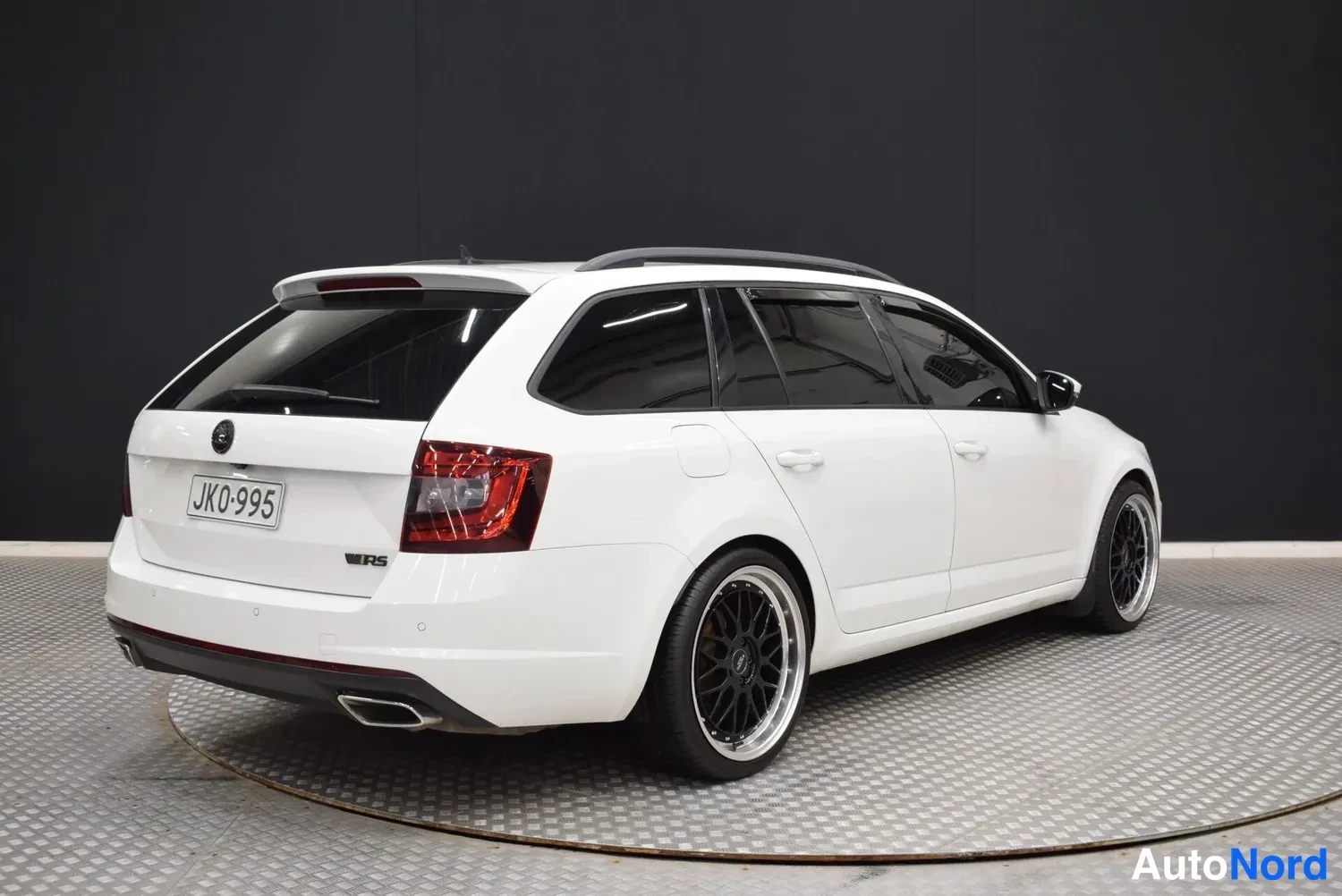 Valkoinen Skoda Octavia 2018, ulkokuva 4 – Raisio
