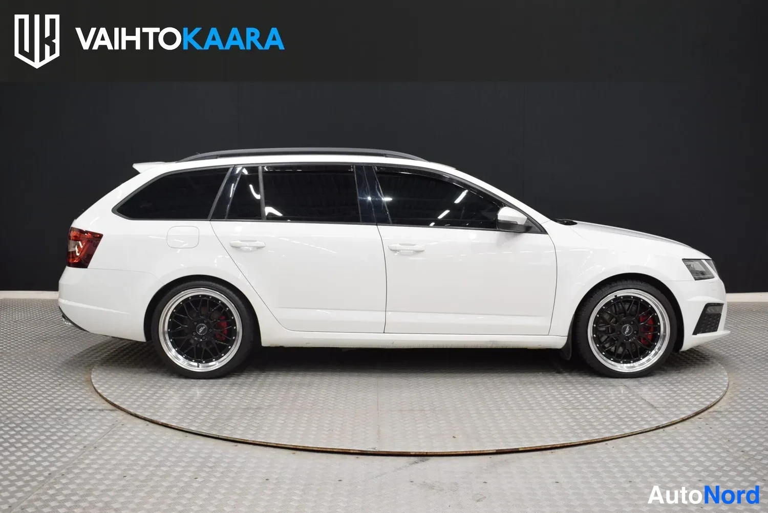 Valkoinen Skoda Octavia 2018, ulkokuva 5 – Raisio