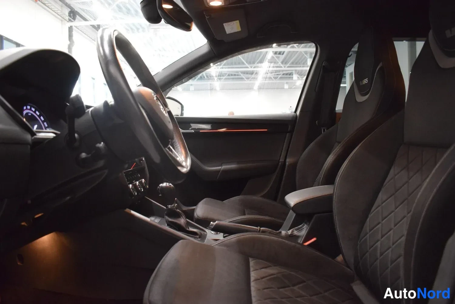 Valkoinen Skoda Octavia 2018, ulkokuva 9 – Raisio