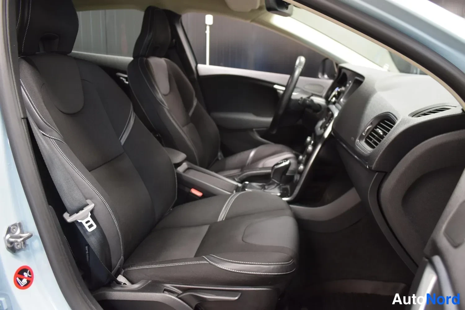 Sininen Volvo V40 2018, ulkokuva 12 – Raisio