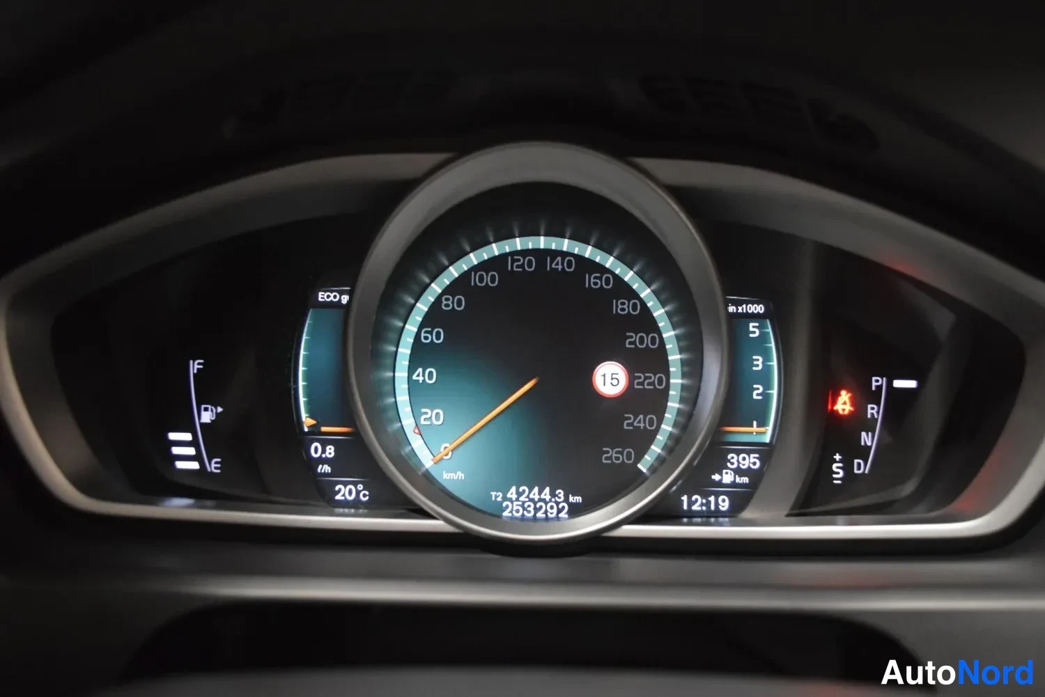 Sininen Volvo V40 2018, ulkokuva 16 – Raisio
