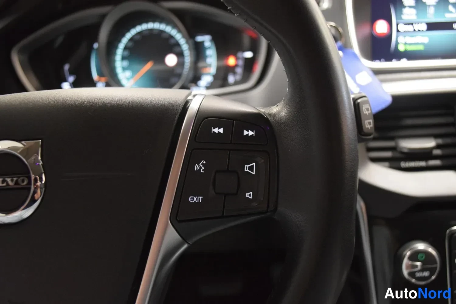 Sininen Volvo V40 2018, ulkokuva 18 – Raisio