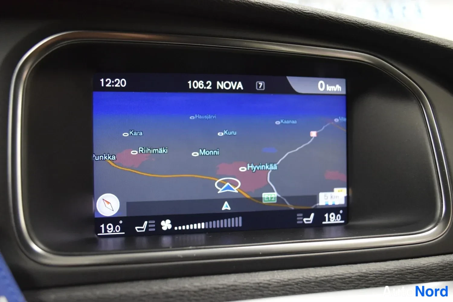 Sininen Volvo V40 2018, ulkokuva 20 – Raisio