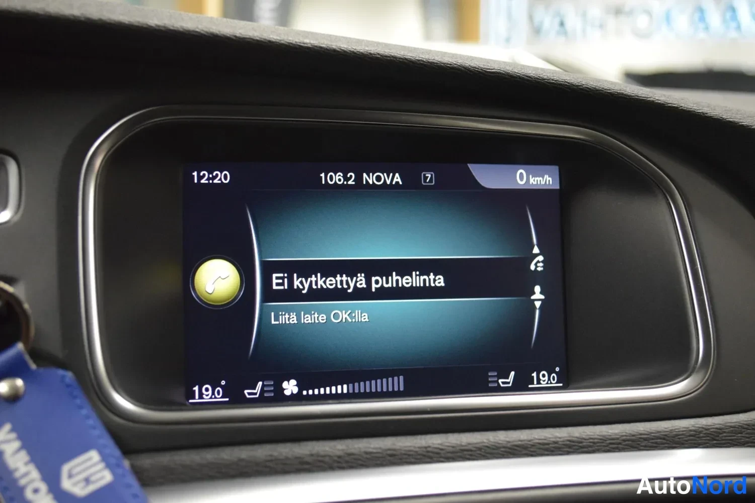 Sininen Volvo V40 2018, ulkokuva 21 – Raisio