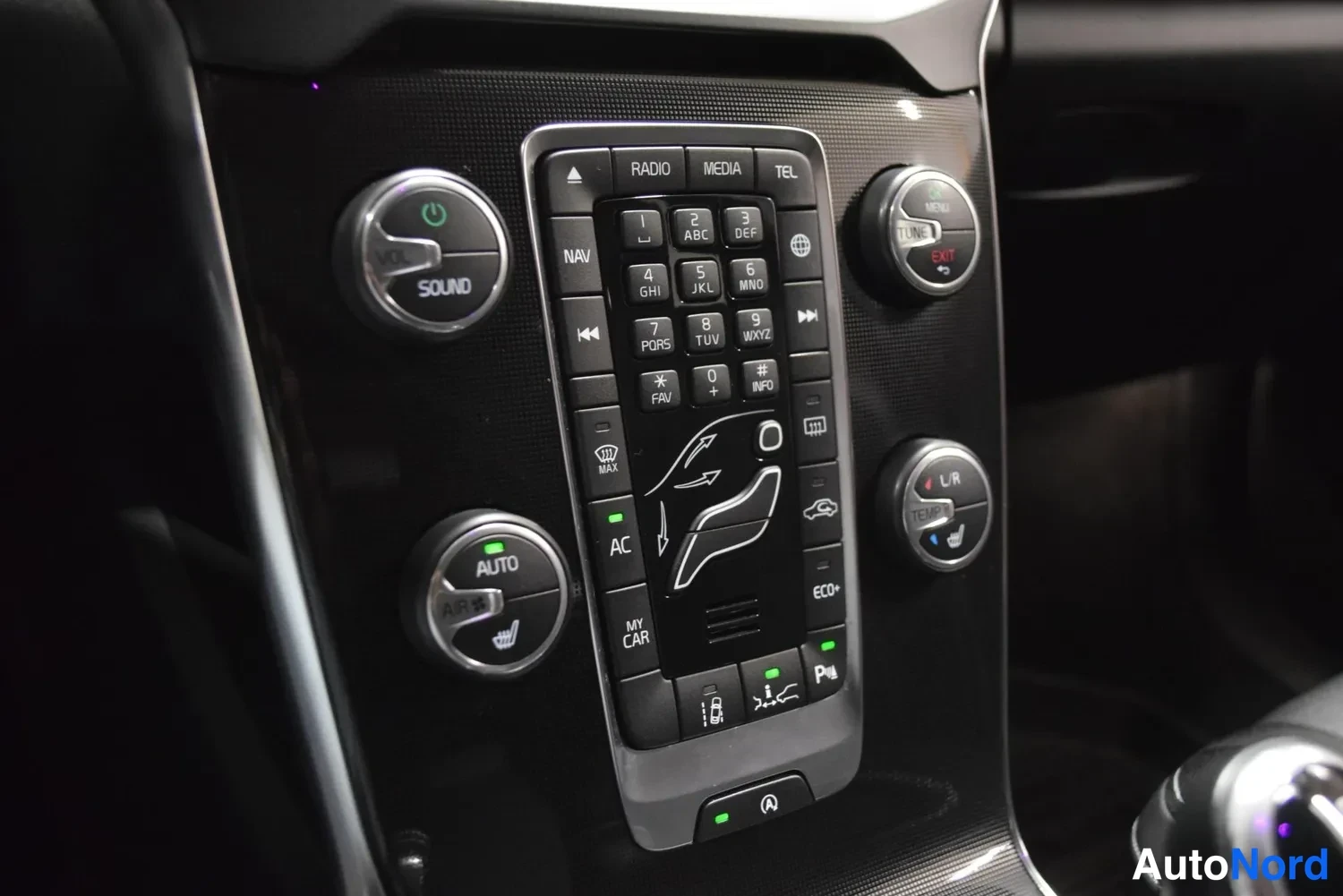 Sininen Volvo V40 2018, ulkokuva 22 – Raisio