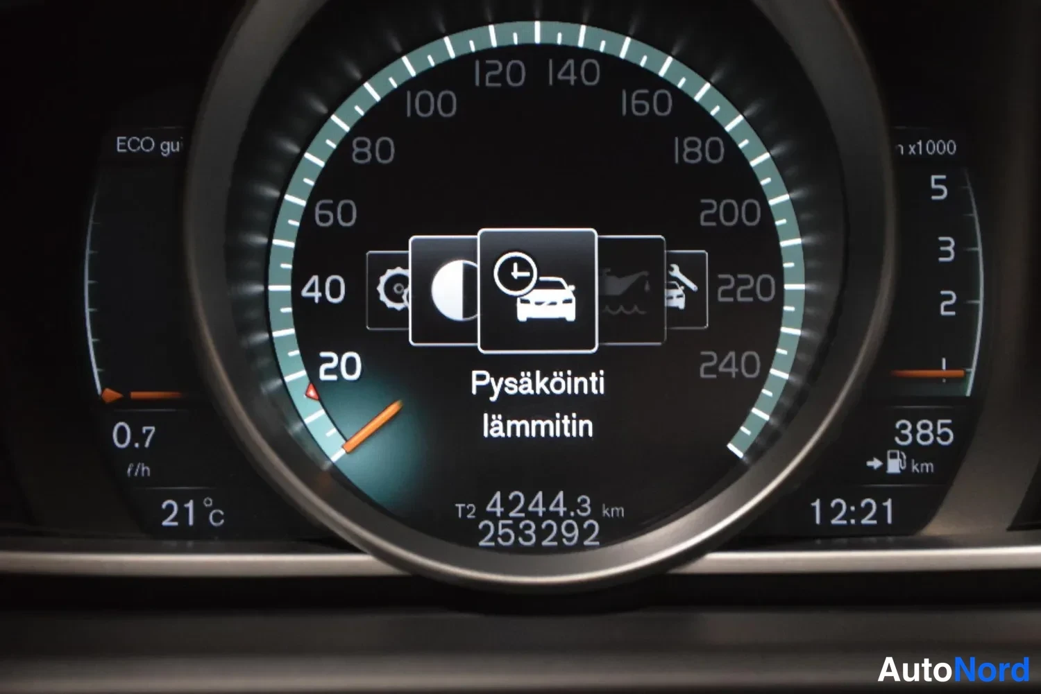 Sininen Volvo V40 2018, ulkokuva 24 – Raisio