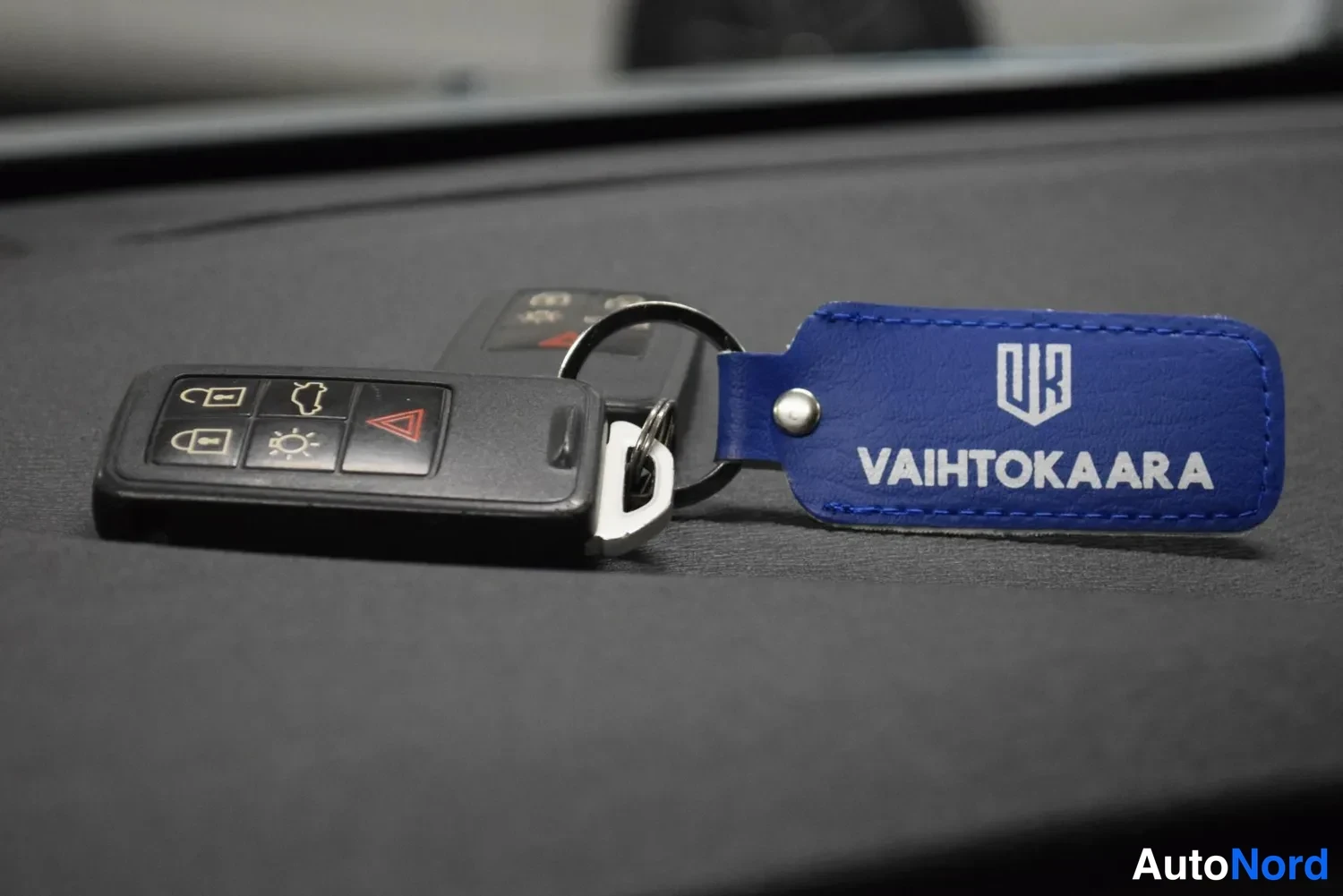 Sininen Volvo V40 2018, ulkokuva 28 – Raisio