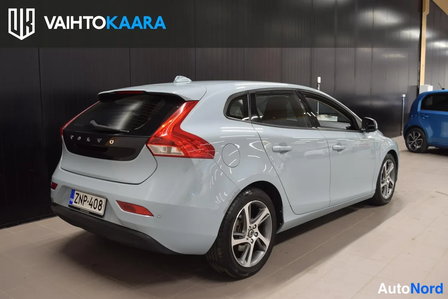 Sininen Volvo V40 2018, ulkokuva 4 – Raisio