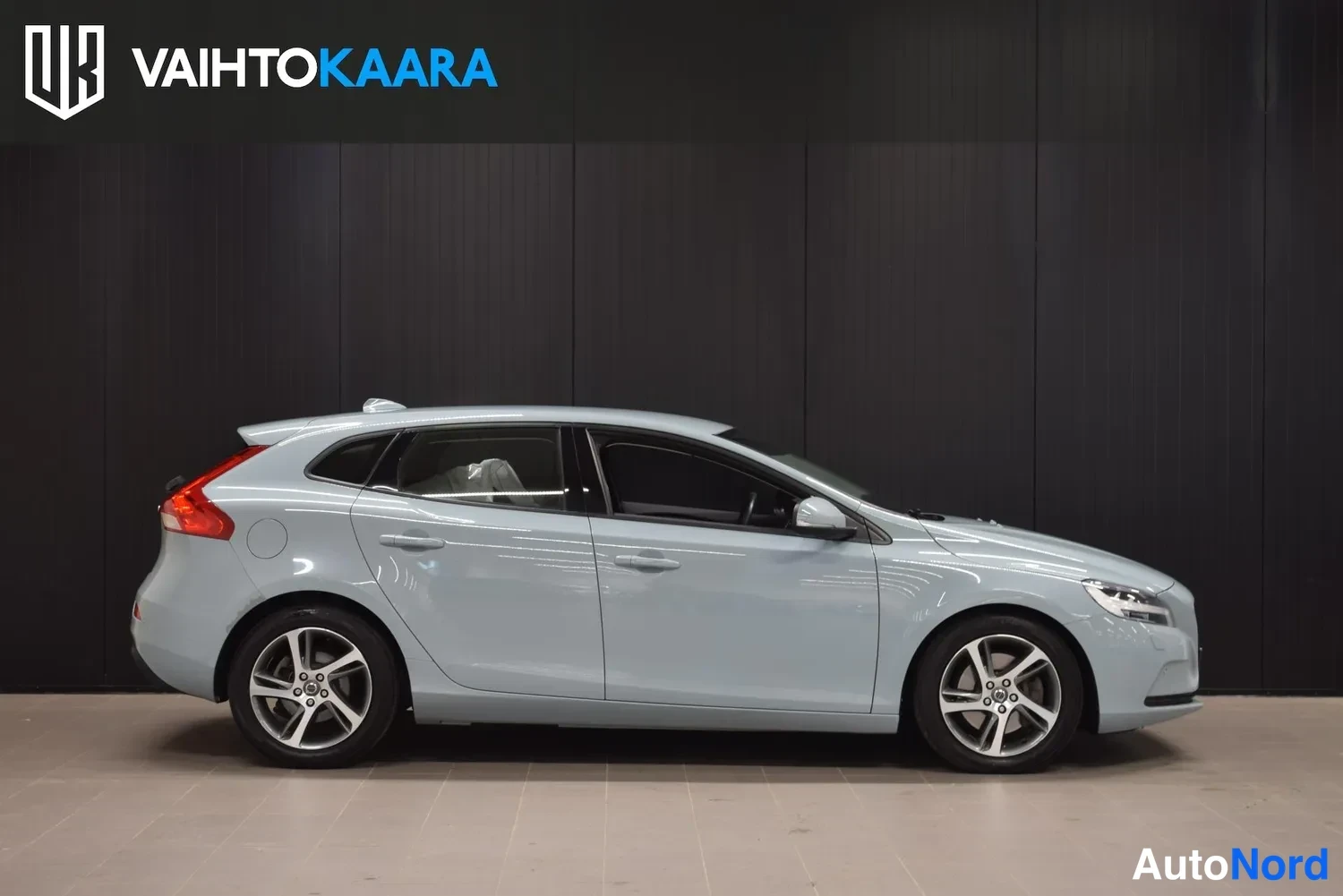 Sininen Volvo V40 2018, ulkokuva 5 – Raisio