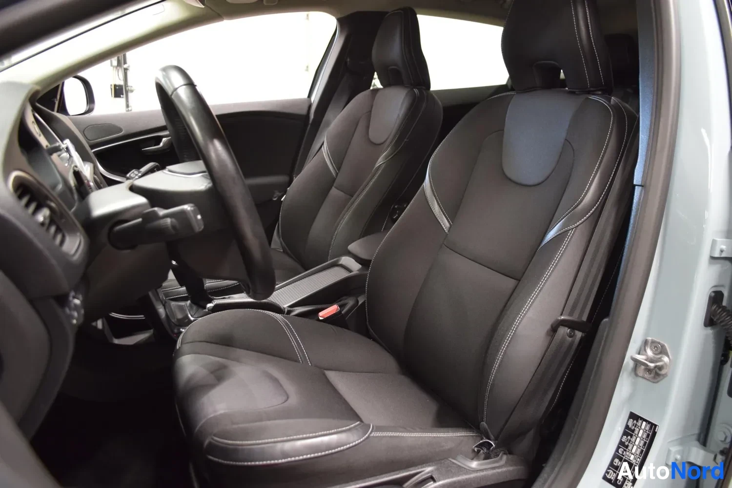 Sininen Volvo V40 2018, ulkokuva 9 – Raisio