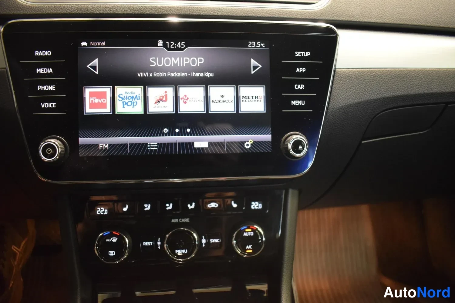 Musta Skoda Superb 2018, ulkokuva 17 – Raisio