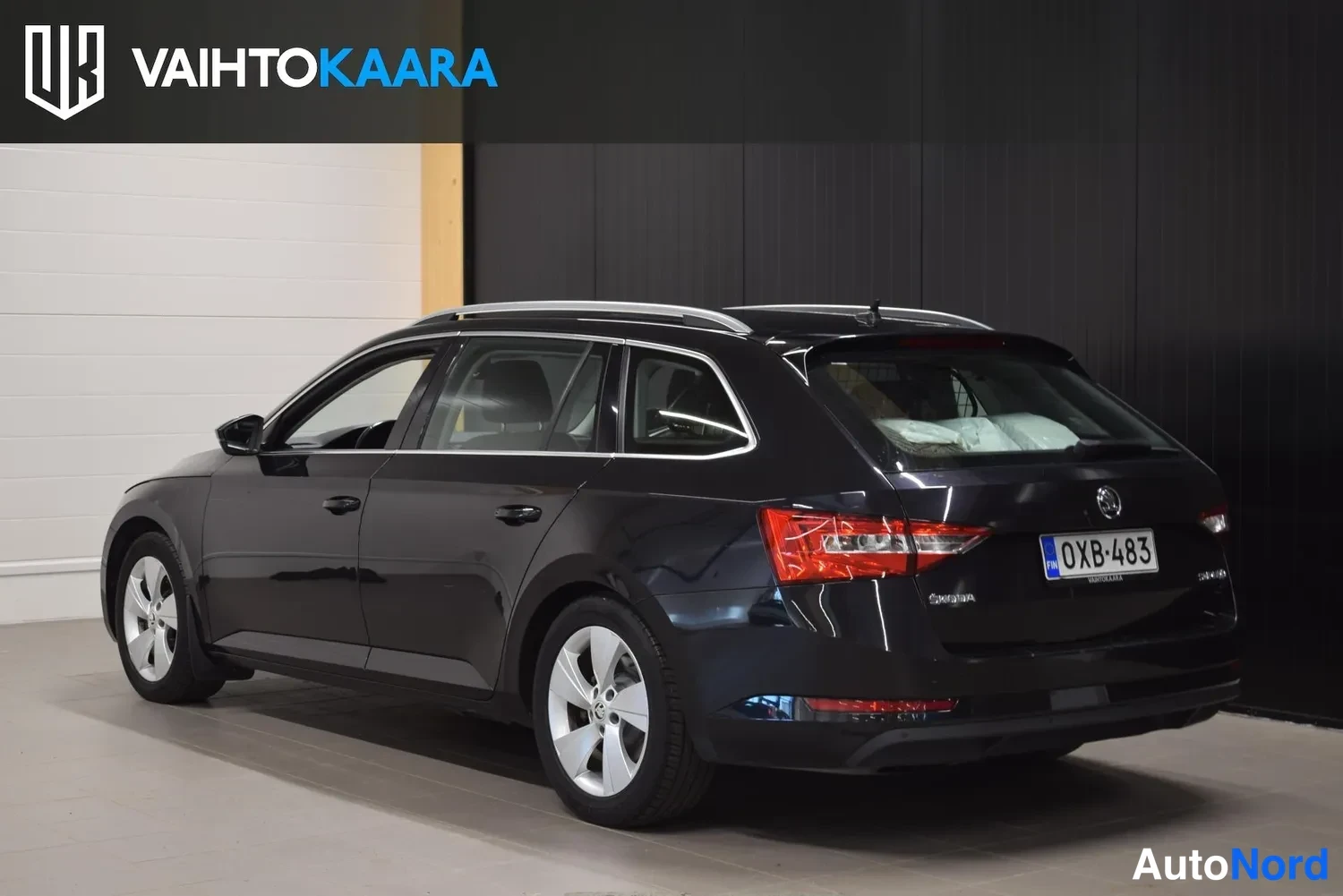 Musta Skoda Superb 2018, ulkokuva 4 – Raisio