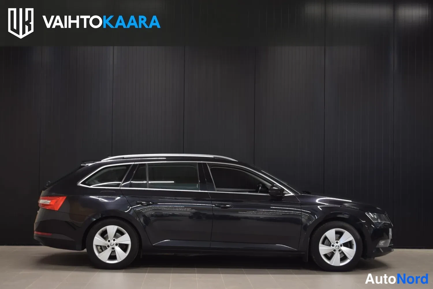 Musta Skoda Superb 2018, ulkokuva 6 – Raisio