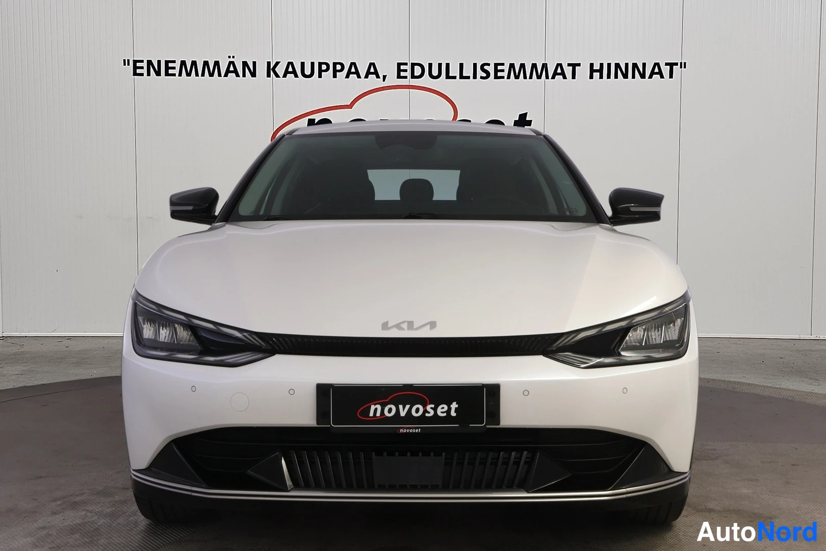 Valkoinen KIA EV6 2022, edestä, kuva 4