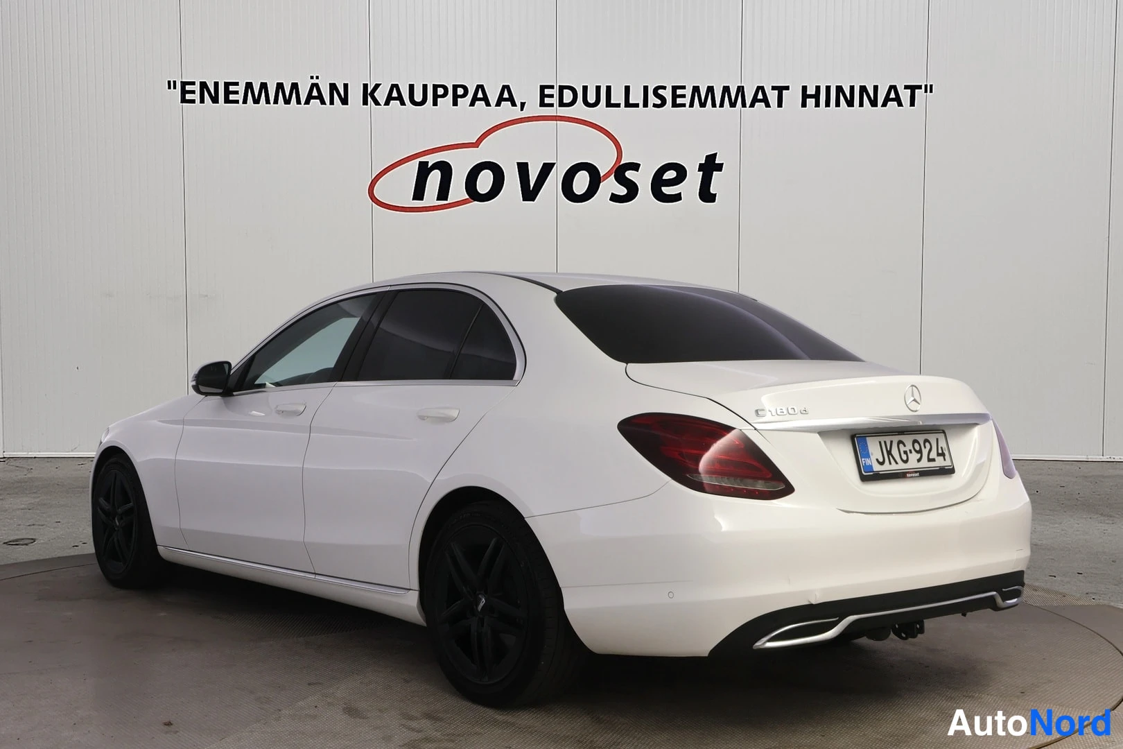 Valkoinen Mercedes-Benz C 180 d 2017, takaviisto, kuva 4