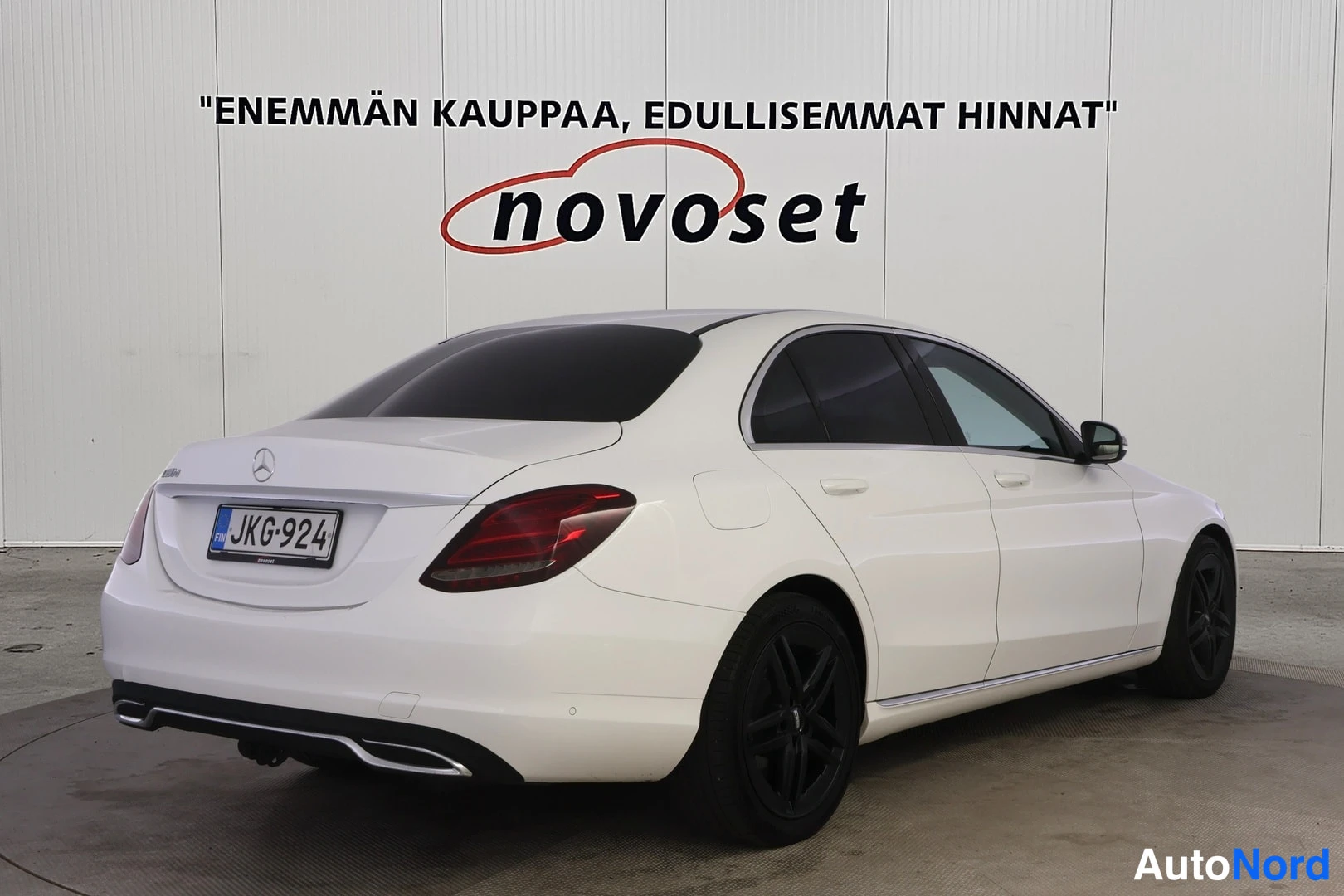 Valkoinen Mercedes-Benz C 180 d 2017, takaviisto, kuva 5