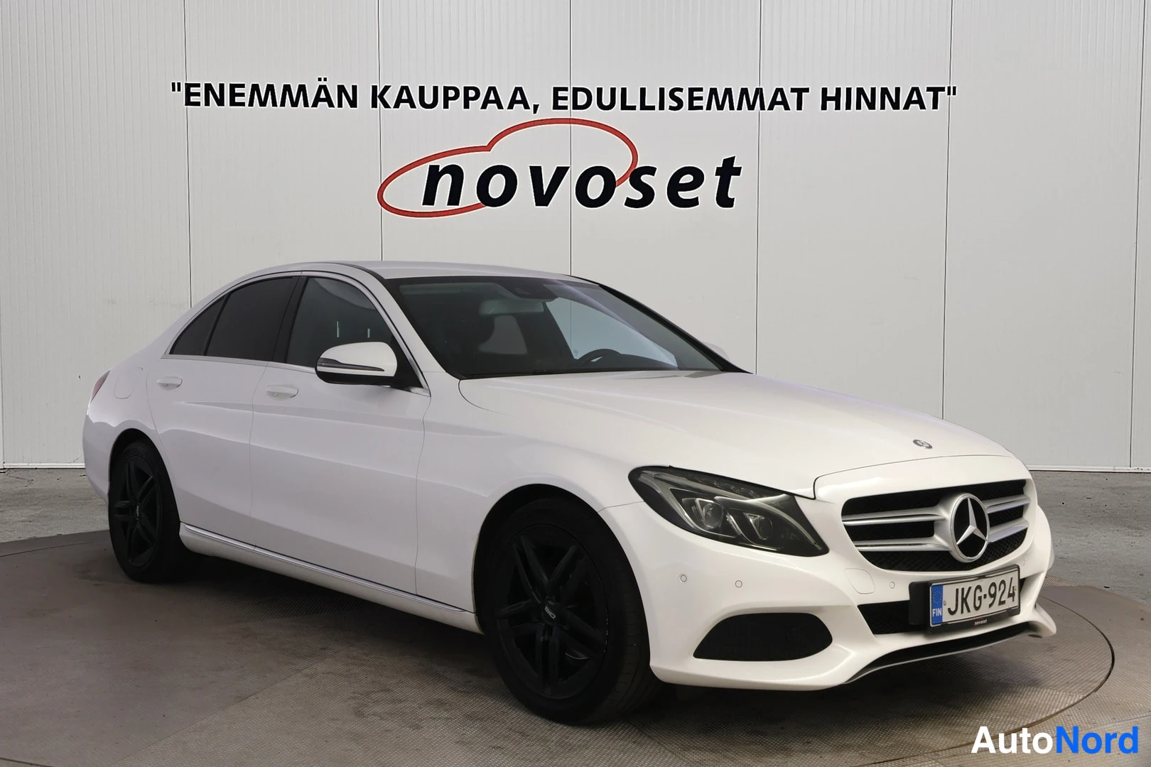 Valkoinen Mercedes-Benz C 180 d 2017, etuviisto, keula oikealle, kuva 2