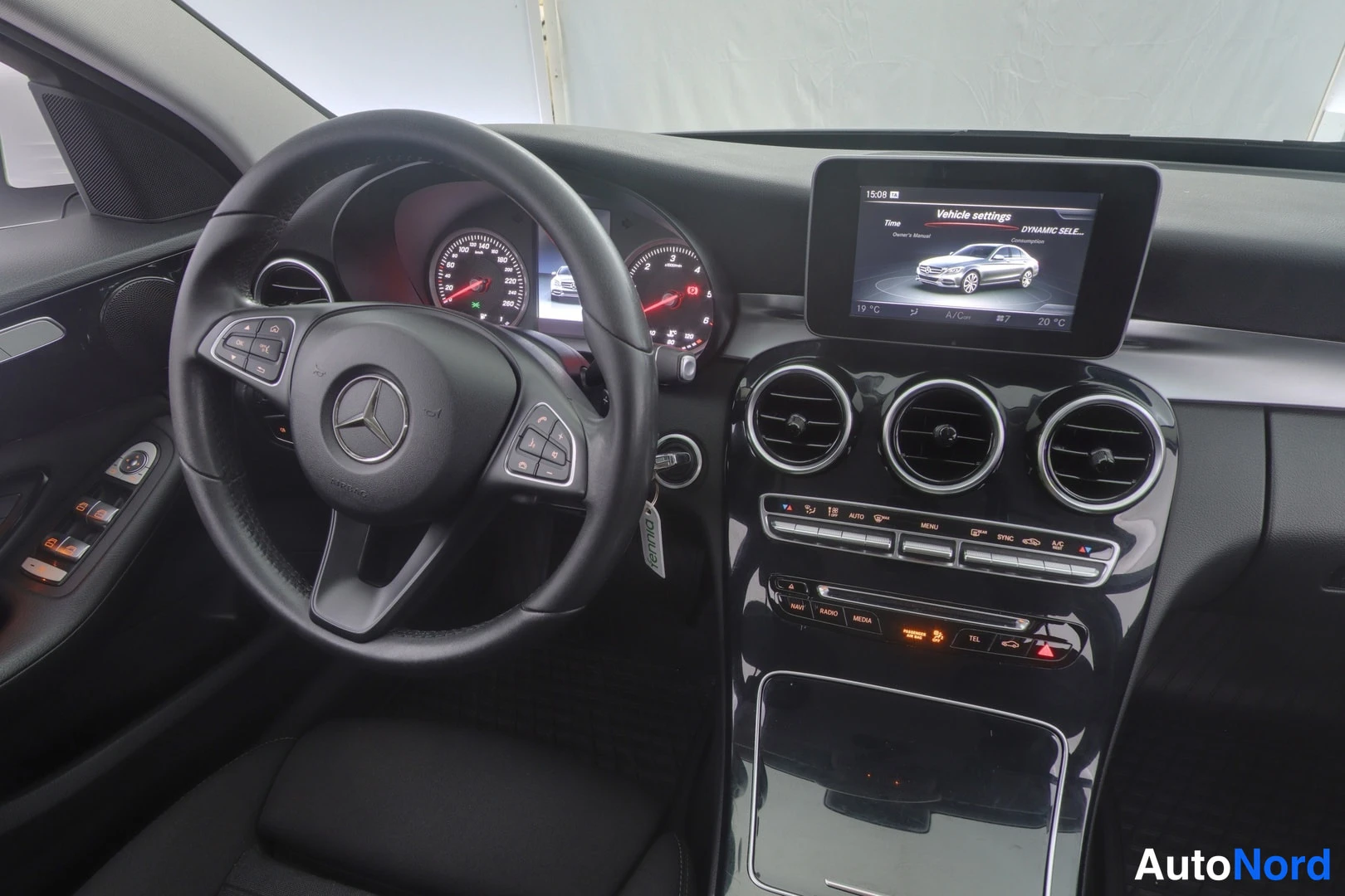 Valkoinen Mercedes-Benz C 180 d 2017, kuva 8