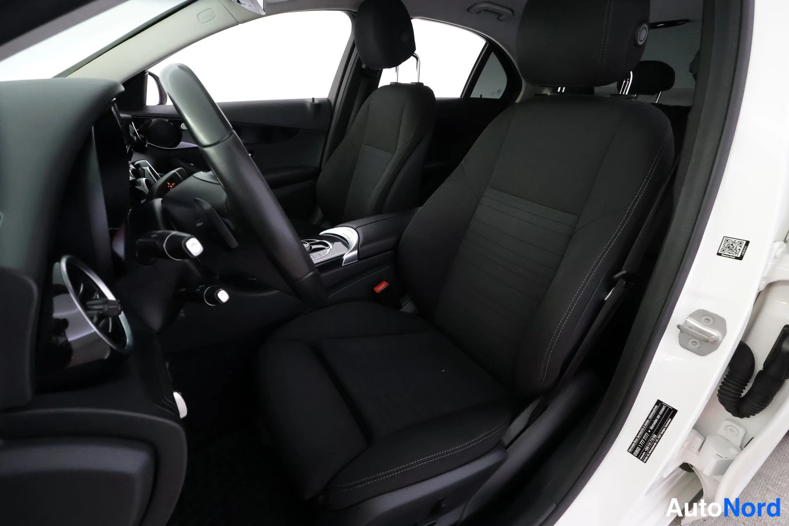 Valkoinen Mercedes-Benz C 180 d 2017, kuva 12