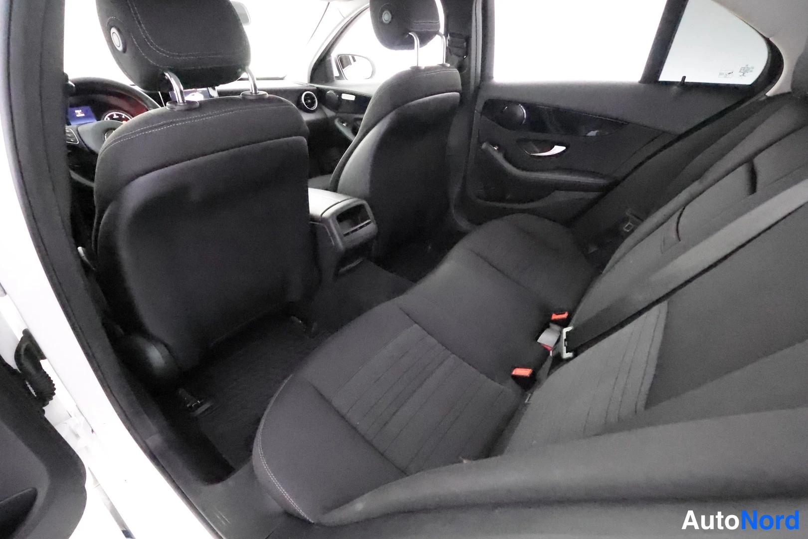 Valkoinen Mercedes-Benz C 180 d 2017, kuva 13