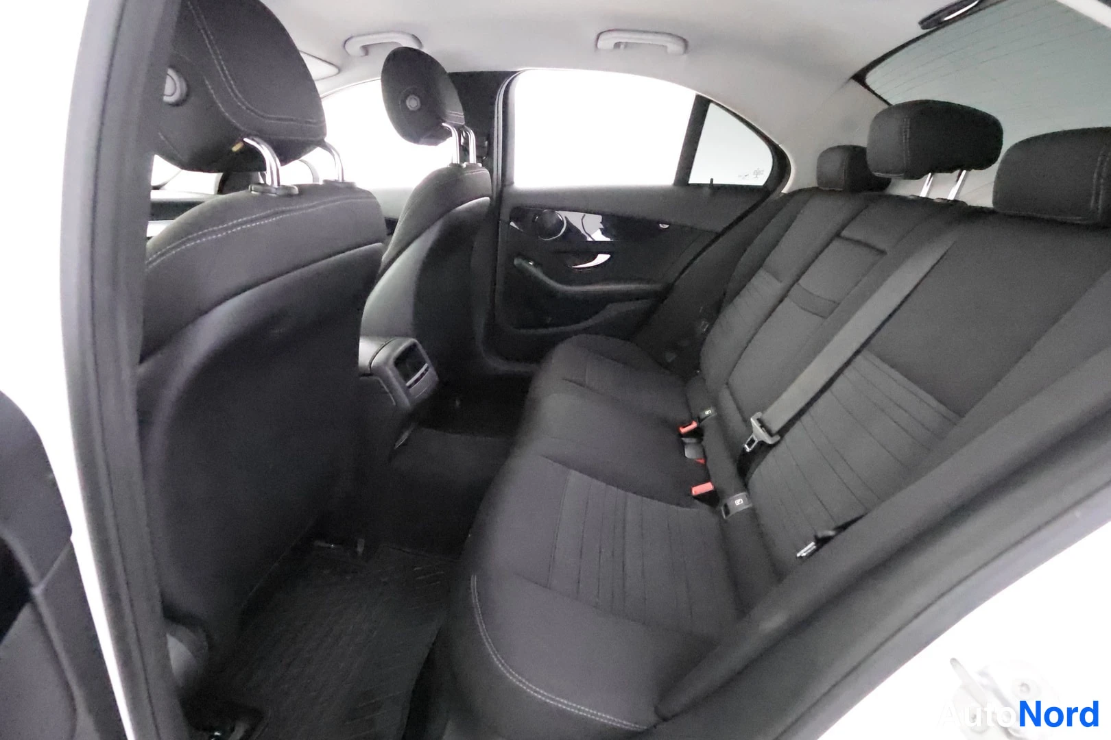 Valkoinen Mercedes-Benz C 180 d 2017, kuva 14