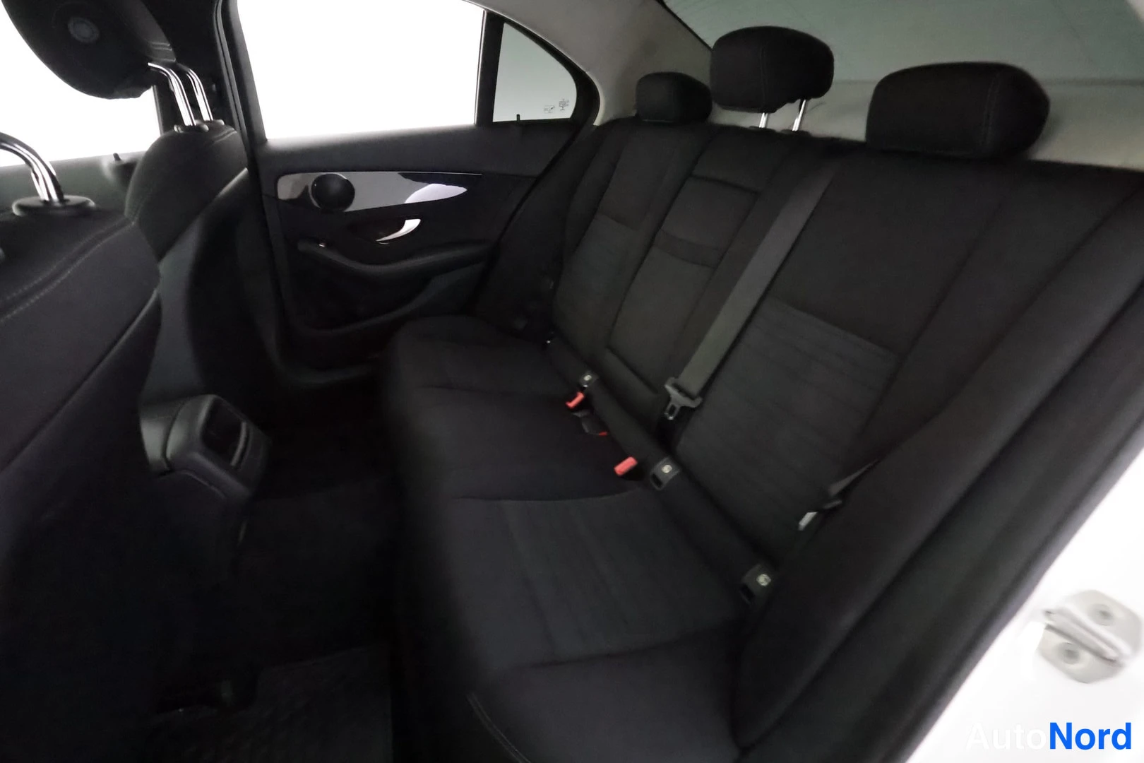 Valkoinen Mercedes-Benz C 180 d 2017, kuva 15