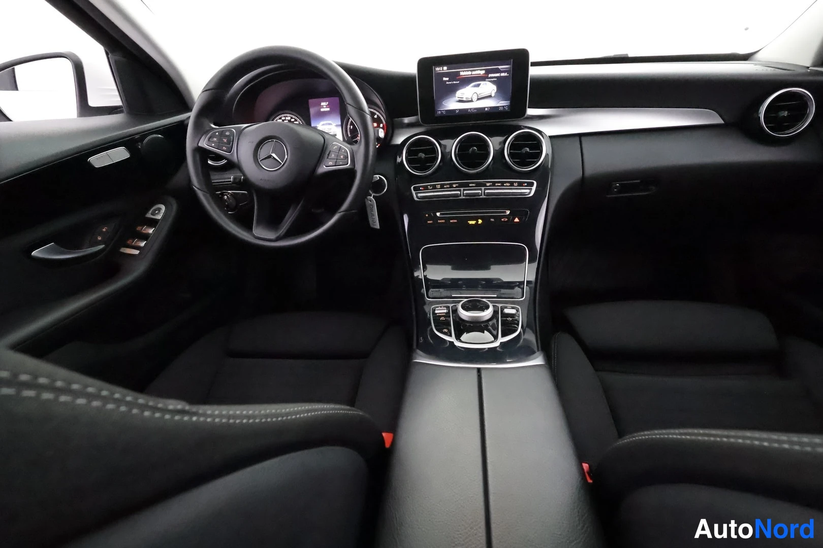 Valkoinen Mercedes-Benz C 180 d 2017, kuva 17