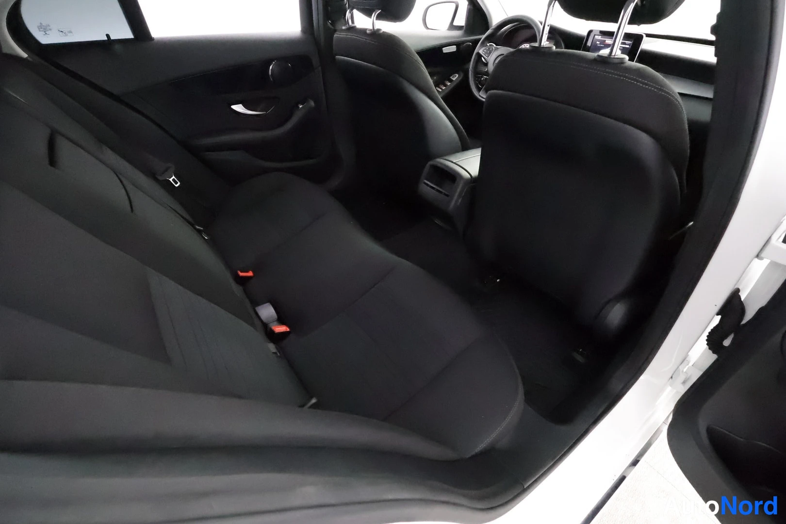Valkoinen Mercedes-Benz C 180 d 2017, kuva 19