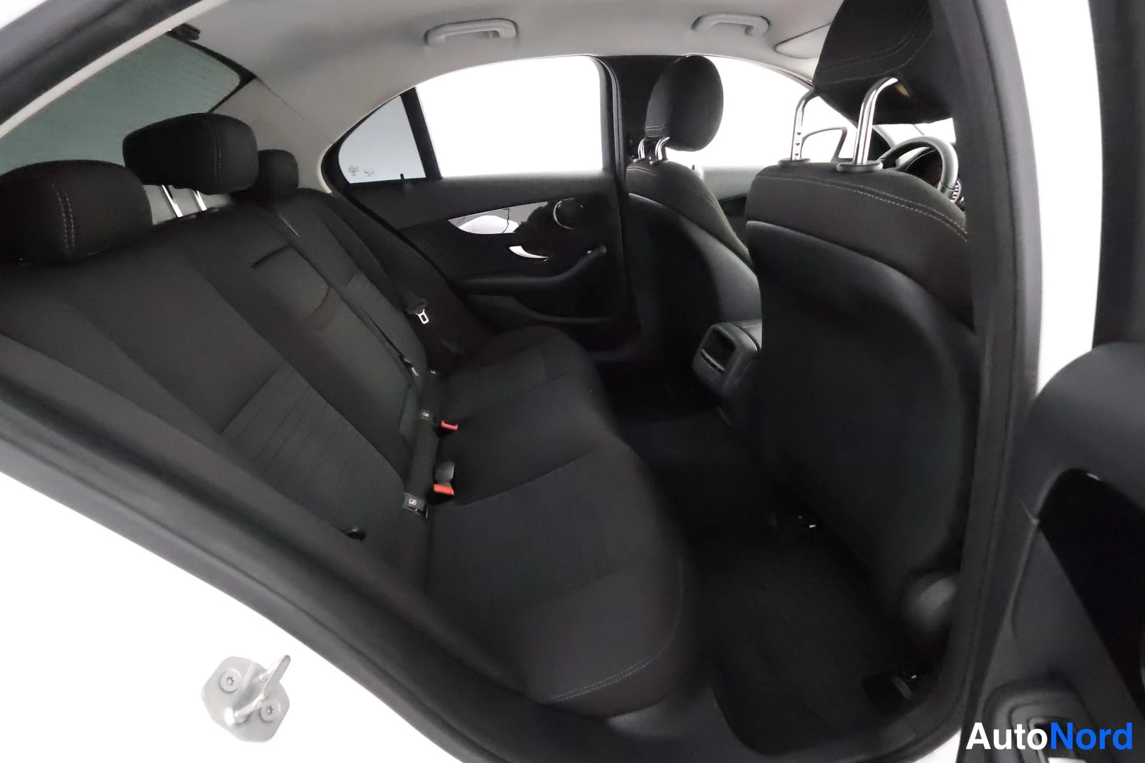 Valkoinen Mercedes-Benz C 180 d 2017, kuva 20