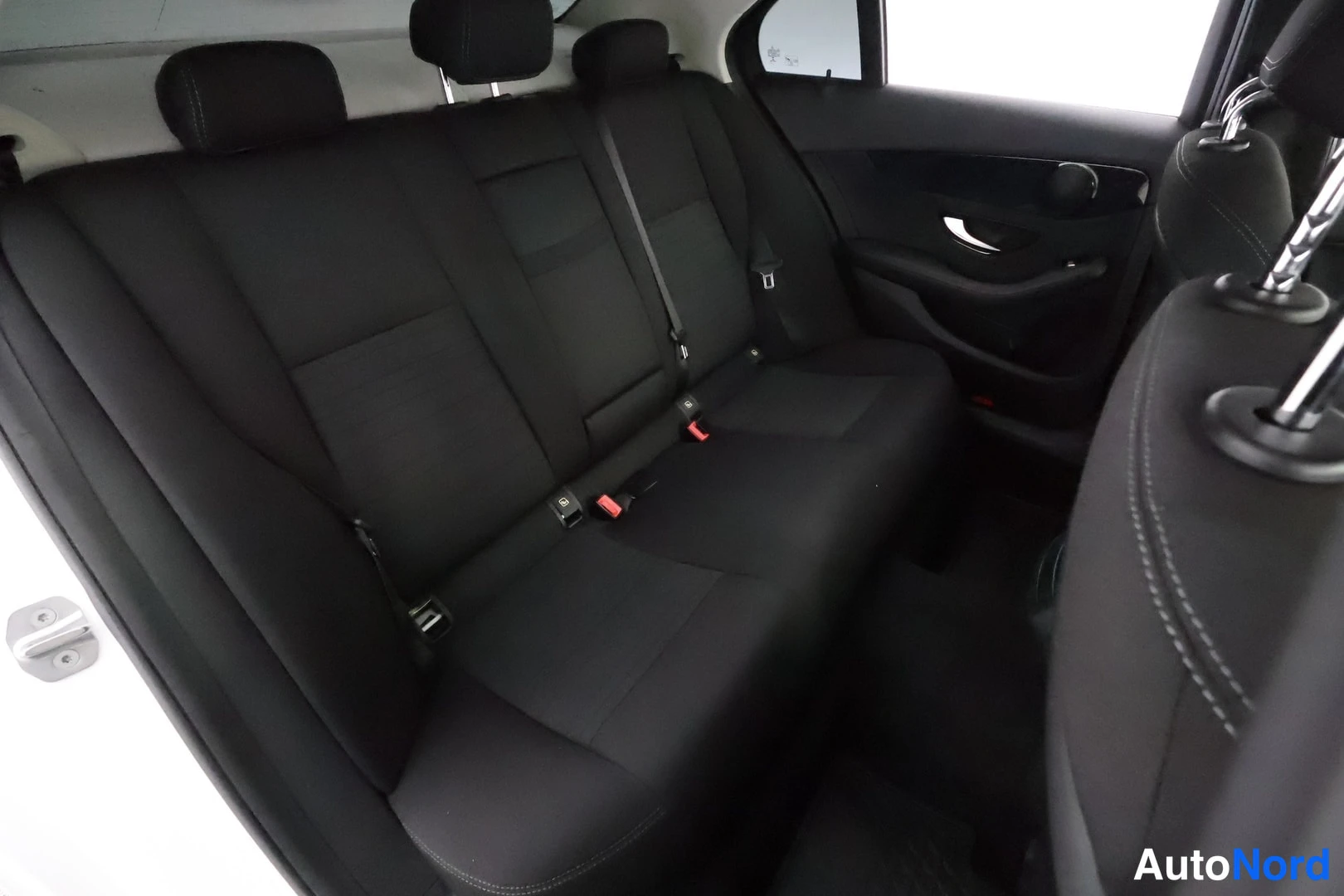 Valkoinen Mercedes-Benz C 180 d 2017, kuva 21