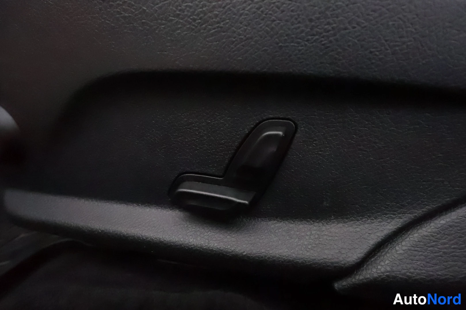 Valkoinen Mercedes-Benz C 180 d 2017, kuva 39